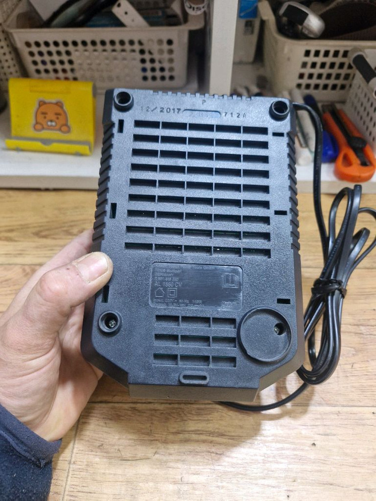 보쉬충전기GAL1860CV프리볼트고속충전기14.4V~18V미사용제품 이미지