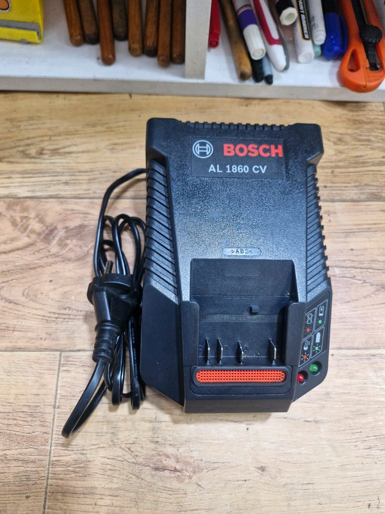 보쉬충전기GAL1860CV프리볼트고속충전기14.4V~18V미사용제품 이미지