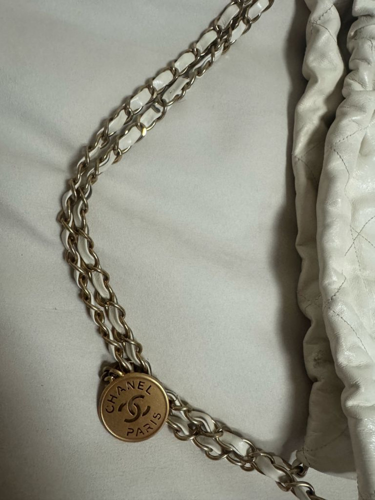 샤넬 22백 미둠 화이트--2