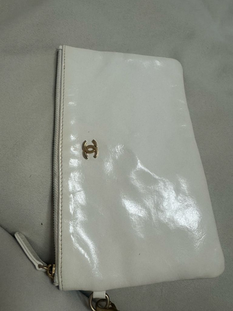 샤넬 22백 미둠 화이트--4