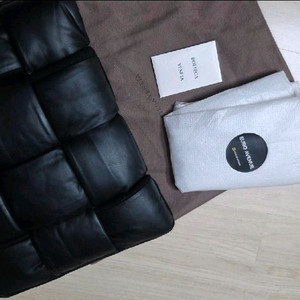 보테가베네타 도큐먼트 패딩 클러치 블랙 파우치 공용