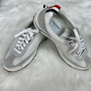 톰브라운 매쉬 스니커즈