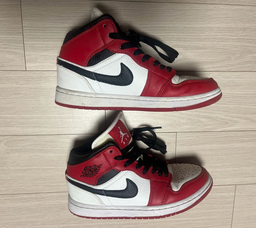 나이키 554724-173 에어 조던 1 미드 시카고 240 이미지