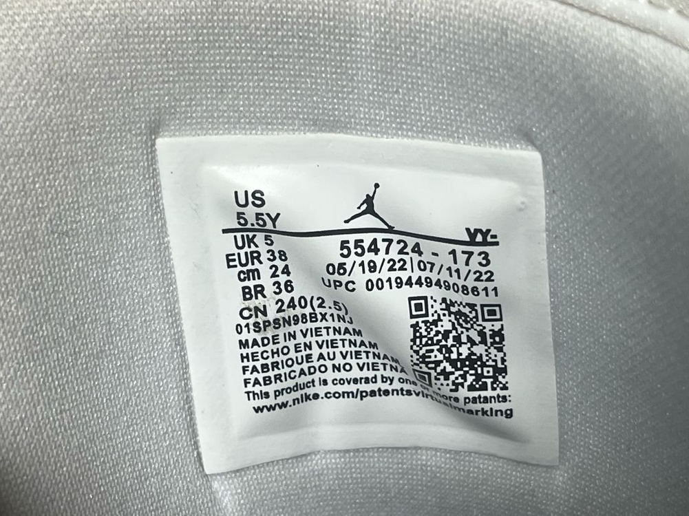 나이키 554724-173 에어 조던 1 미드 시카고 240 이미지