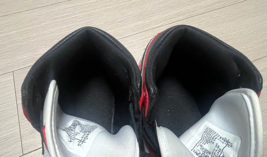 나이키 554724-173 에어 조던 1 미드 시카고 240 이미지