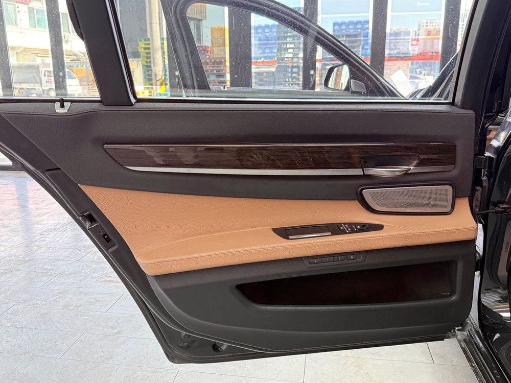 BMW 750Li 2013년식 뱅엔올룹슨 도어트림 및 센터페시아 부품판매--3