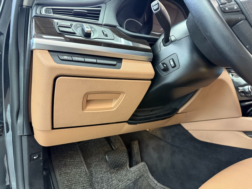 BMW 750Li 2013년식 뱅엔올룹슨 도어트림 및 센터페시아 부품판매--4