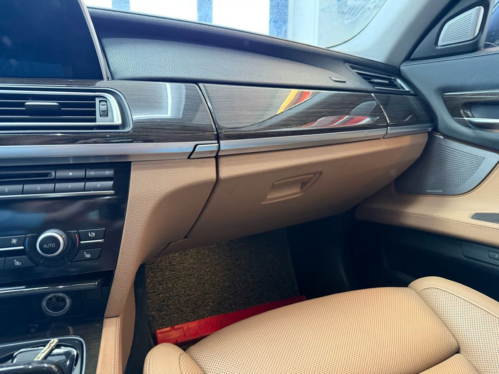 BMW 750Li 2013년식 뱅엔올룹슨 도어트림 및 센터페시아 부품판매--5