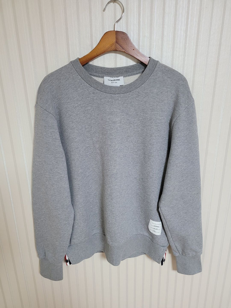 톰브라운 그레이 백삼선 옆트임 맨투맨 3--2