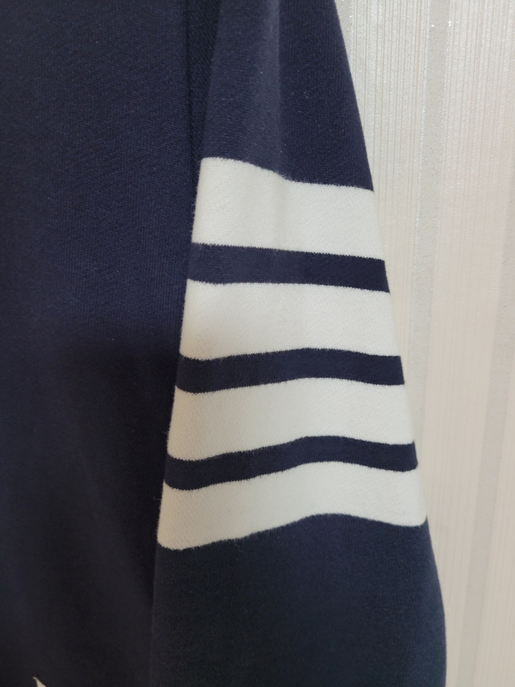 [3] 톰브라운 네이비 사선완장 옆트임 맨투맨--2