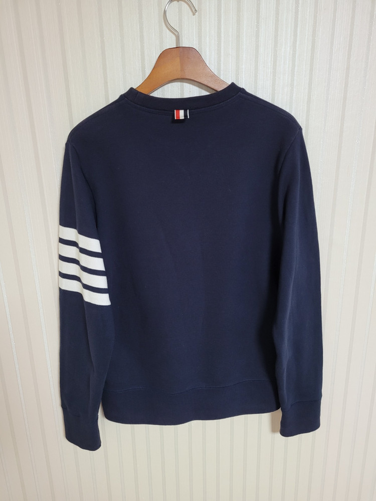 [3] 톰브라운 네이비 사선완장 옆트임 맨투맨--6