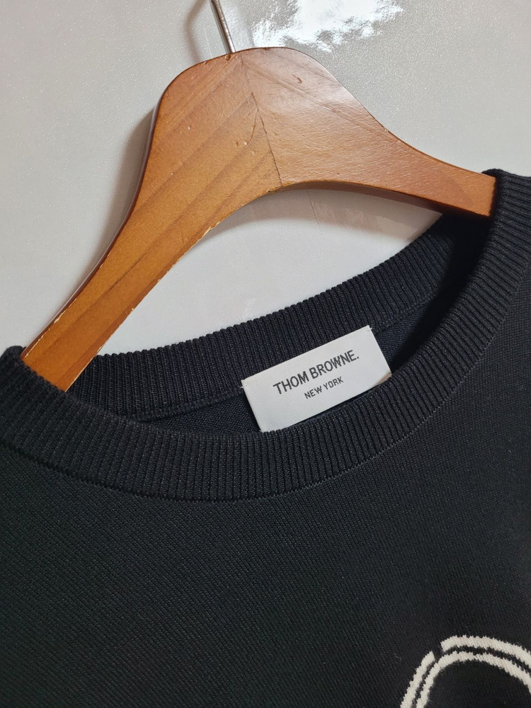톰브라운 블랙 인타르시아 사선완장 울 니트 4 MKA380A--1