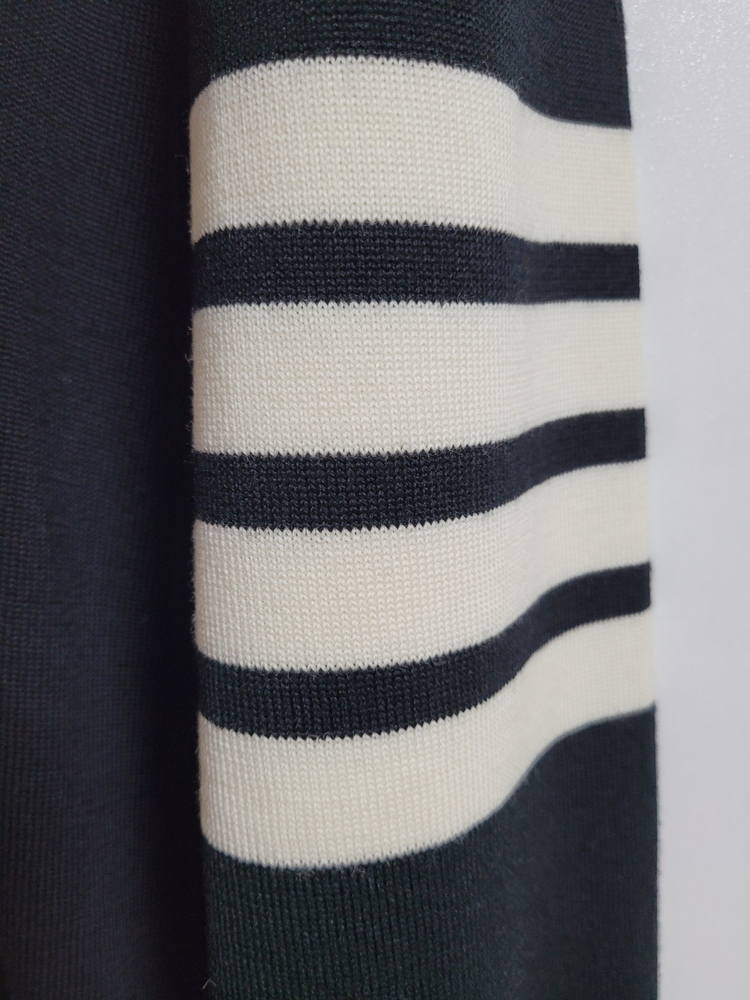 톰브라운 블랙 인타르시아 사선완장 울 니트 4 MKA380A--3