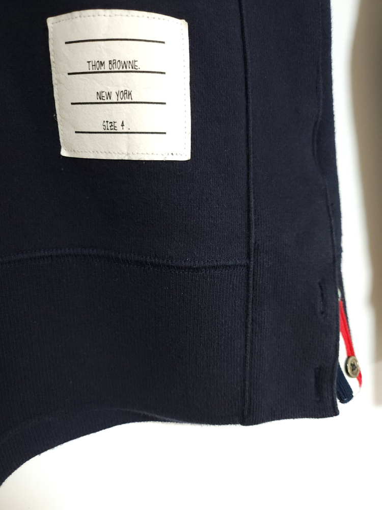 [4] 톰브라운 네이비 사선완장 맨투맨 MJT021H--3