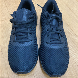 언더아머 차지드 퍼수트 3 블랙 러닝화 265 새상품