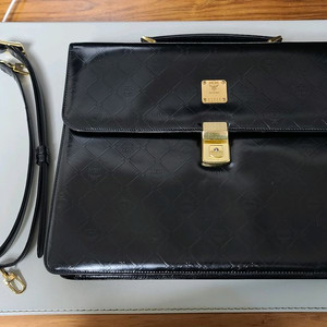 MCM 빈티지 블랙 엠보싱 가죽 서류가방 (덤으로 + MCM장지갑)
