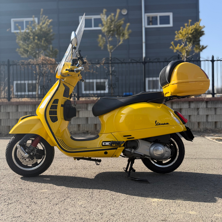 피아지오 베스파gts300 16년식 3만 깔끔한 셋팅 저렴하게 판매합니다!--5