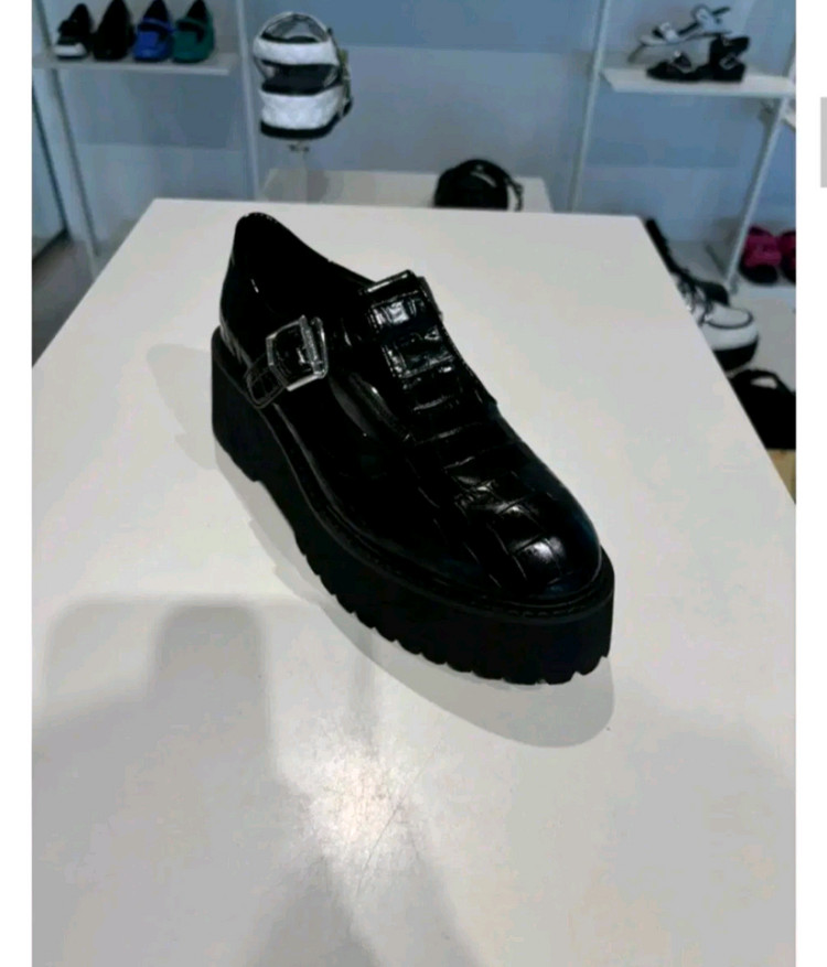 슈콤마보니 T 스트랩 플랫폼 로퍼 - 블랙,240 이미지