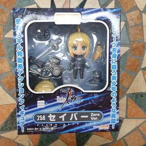 넨도로이드 258 페이트제로 세이버 양복 피규어 이미지