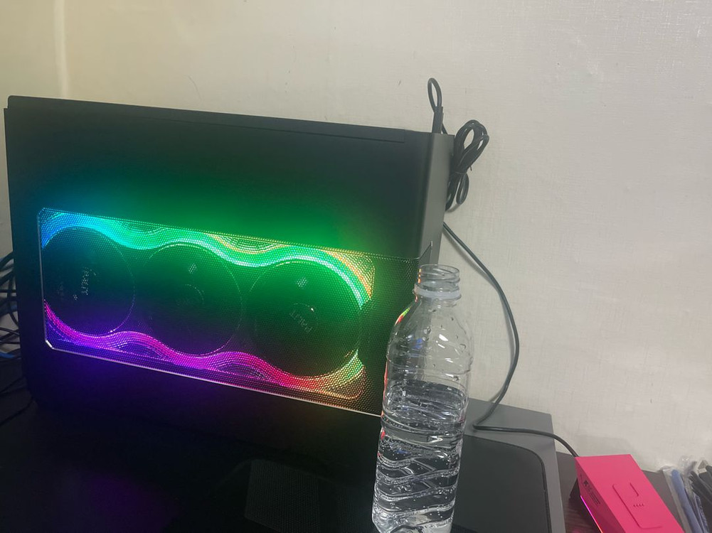 9800x3d 5070ti sff 고사양본체--0