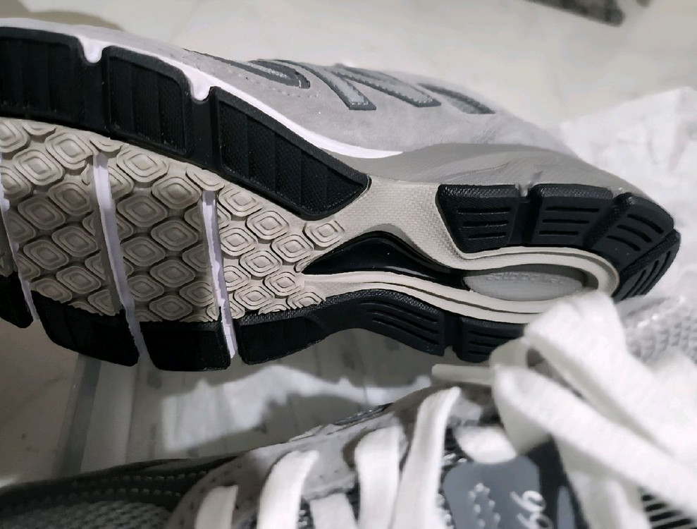 뉴발란스 990 v4 공용235--5