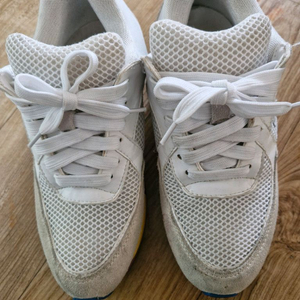 CC로고 스니커즈