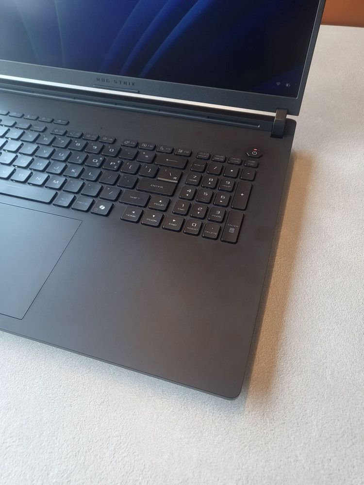 아수스 ASUS ROG Strix SCAR G18 rtx5090(2025) 이미지