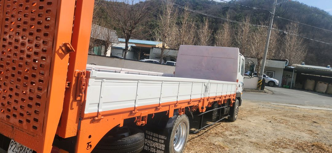 현대 메가트럭 2005년 225마력 4.5톤 5톤 6.25미터 농기계 지게차 장비 굴삭기 포크레인 자동사다리 사다리 이미지