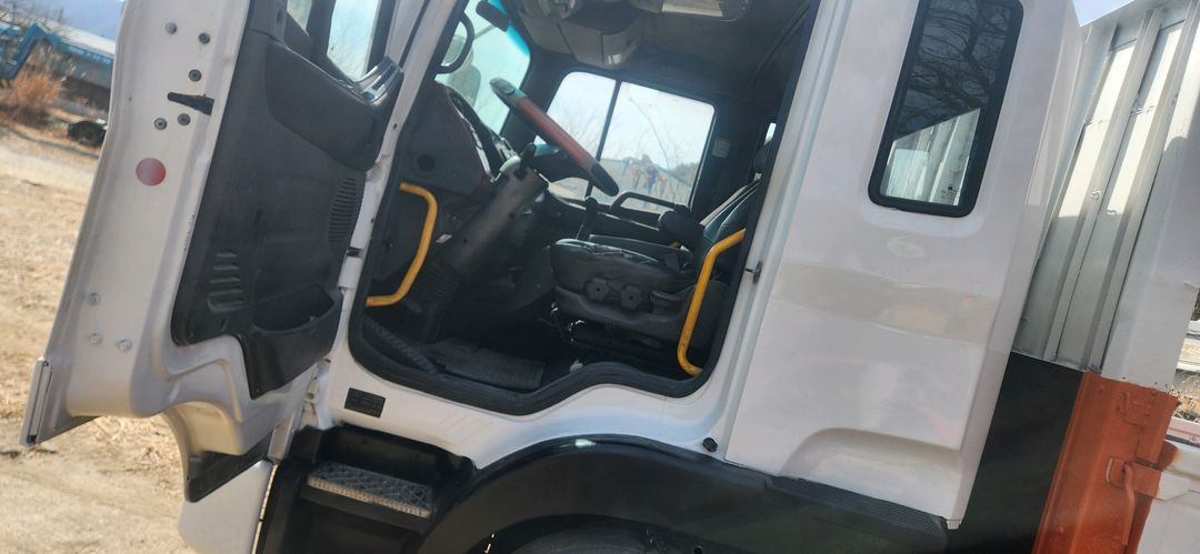 현대 메가트럭 2005년 225마력 4.5톤 5톤 6.25미터 농기계 지게차 장비 굴삭기 포크레인 자동사다리 사다리 이미지