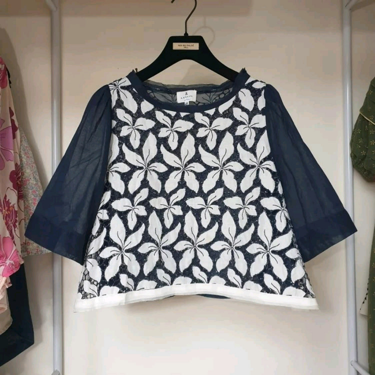 LANVIN 랑방 플라워 기퓌르레이스 디테일 아사면 크롭 블라우스--1