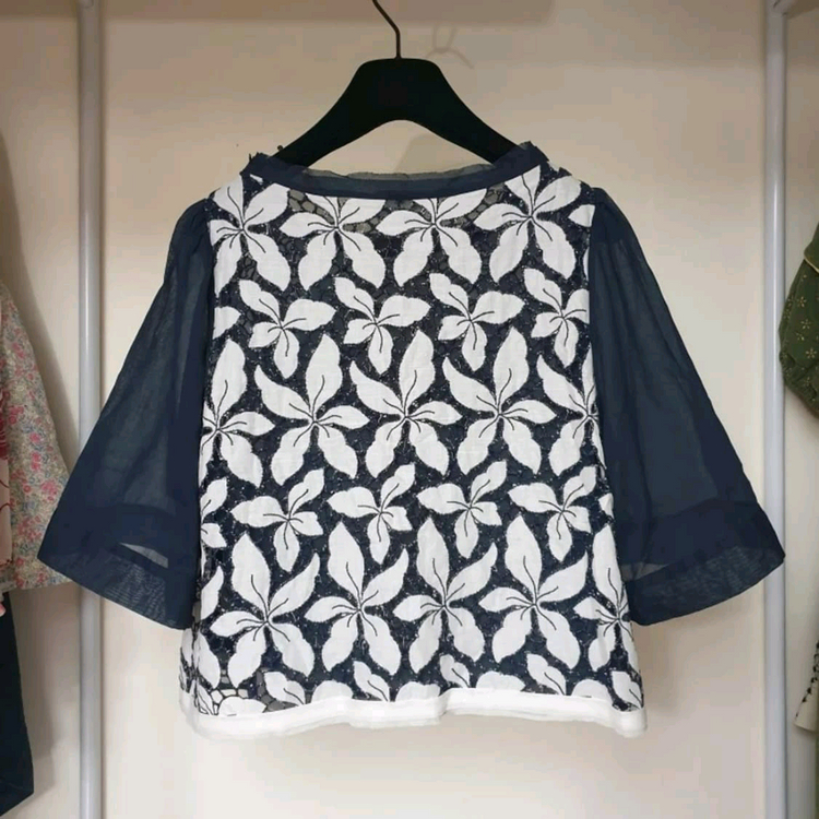 LANVIN 랑방 플라워 기퓌르레이스 디테일 아사면 크롭 블라우스--3