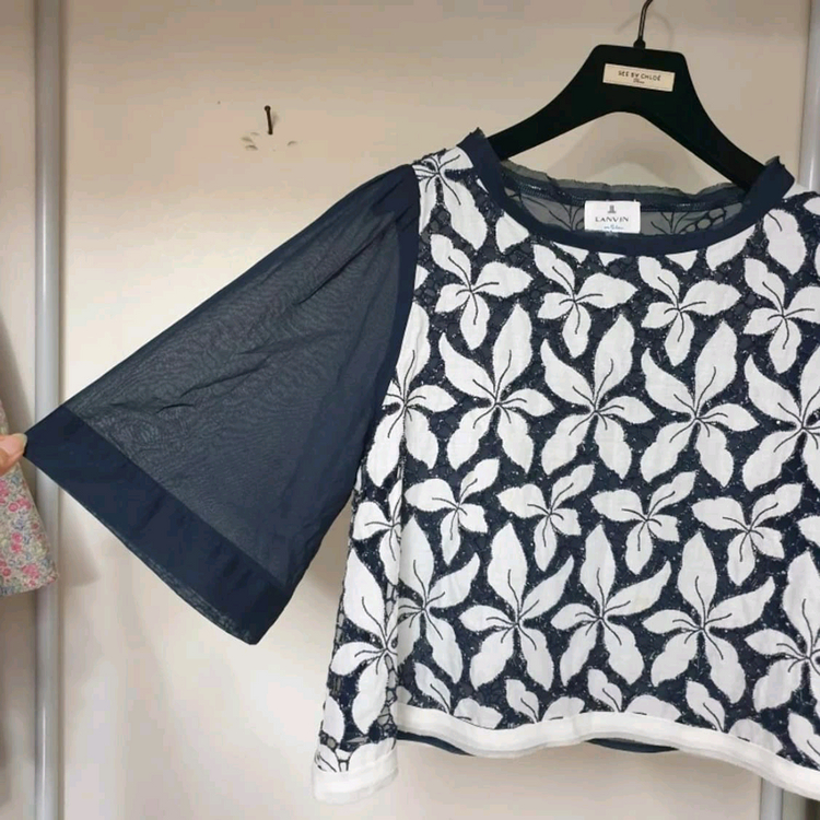 LANVIN 랑방 플라워 기퓌르레이스 디테일 아사면 크롭 블라우스--4