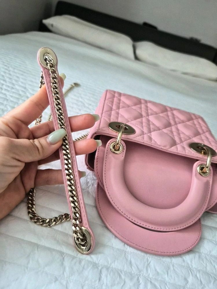 디올 레이디백 이미지