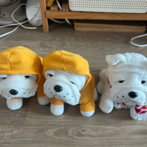포시즌스 불독 인형 3개