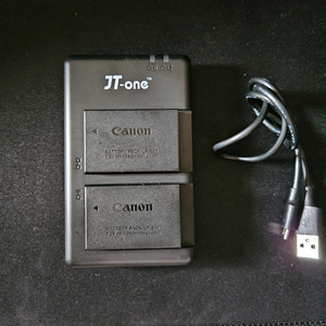 LP-E17 캐논 정품배터리 2개, 호환 충전기