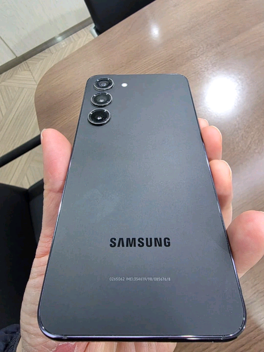 갤럭시s23 블랙 256기가 상태 괜찮아요.--1