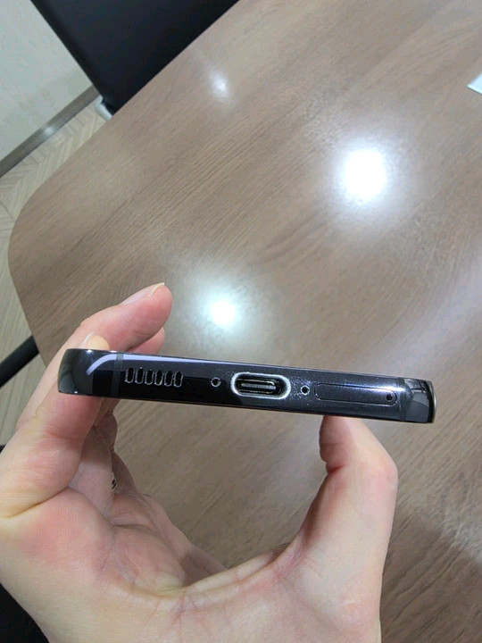 갤럭시s23 블랙 256기가 상태 괜찮아요.--2