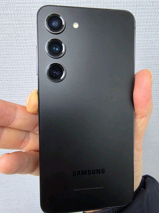 갤럭시s23 블랙 256기가 상태 괜찮아요.--4