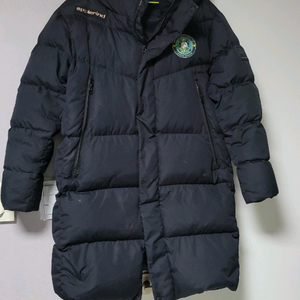 Applerind 롱패딩입니다- 색상은 블랙입니다- 안산그리너스FC 패치가 부착되어 있습니다- 충전재는 덕다운 80