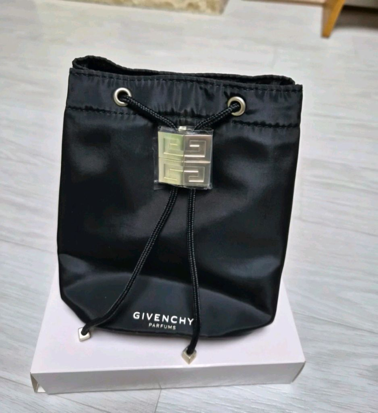 지방시 뷰티 복조리파우치 (새상품)--0