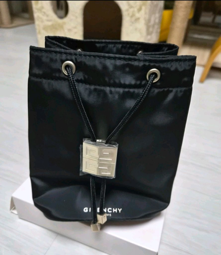 지방시 뷰티 복조리파우치 (새상품)--3