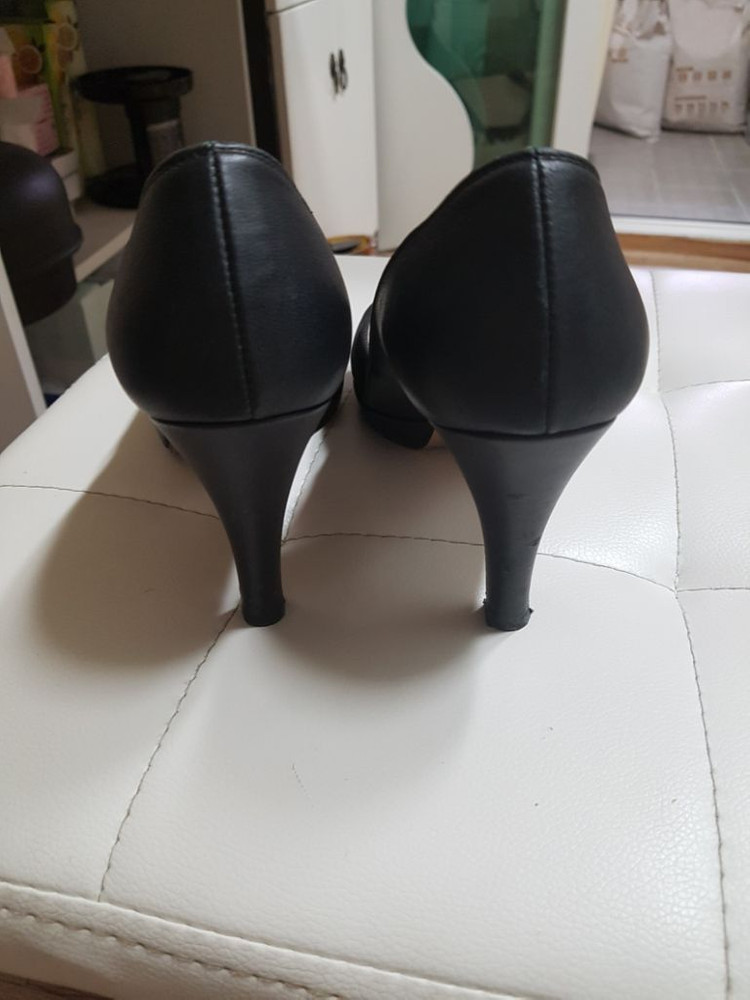 발렌시아가 하이힐 이미지