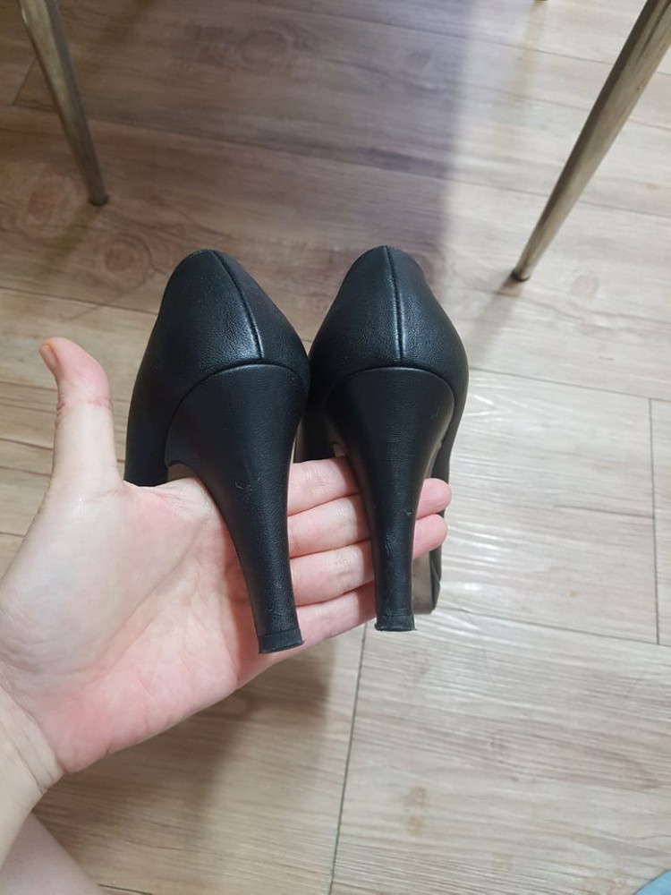 발렌시아가 하이힐 이미지