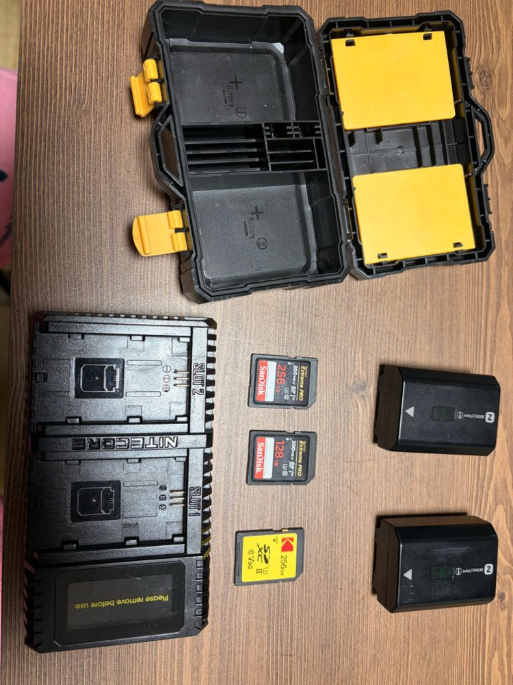 소니 NP-FZ100 2개 + 배터리 충전기 + SD카드 3개 + 케이스--0
