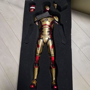핫토이 아이언맨 마크42 쿼터 피규어