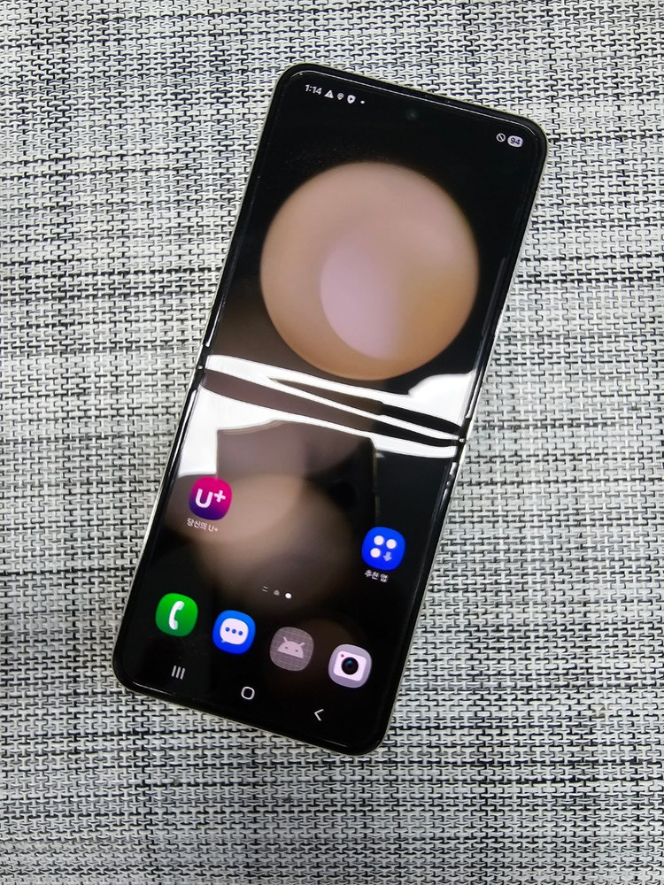 (검수완료) 갤럭시 플립5 256G 크림 24년 3워개통 정상해지공기계 28만팝니다@@@--1