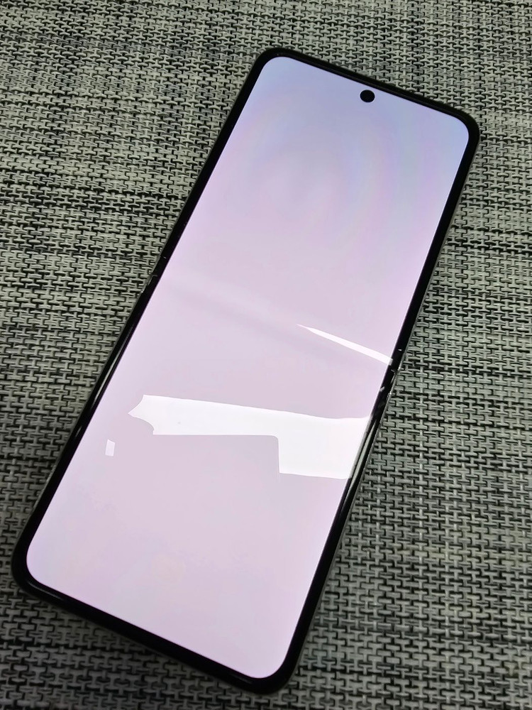 (검수완료) 갤럭시 플립5 256G 크림 24년 3워개통 정상해지공기계 28만팝니다@@@--3