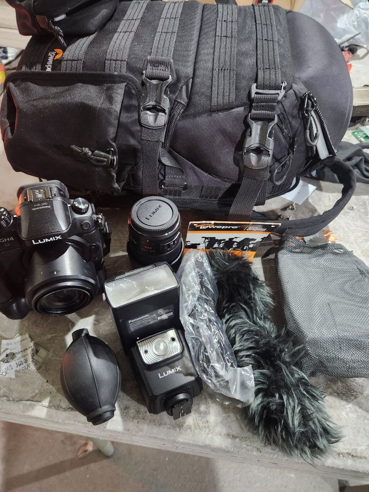 파라소닉 풀프레임 DSLR 카메라 + 플래시 세트 이미지