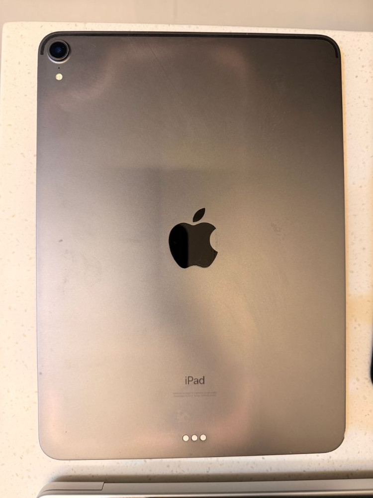 태블릿 11인치 1세대 64GB + 매직키보드 + 애플펜슬--3