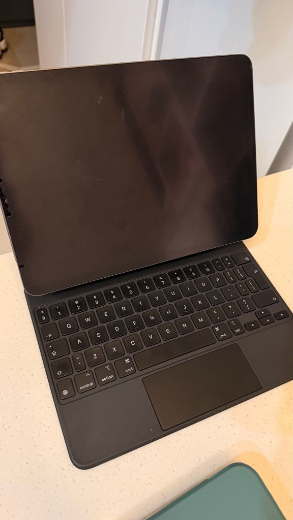 태블릿 11인치 1세대 64GB + 매직키보드 + 애플펜슬--5